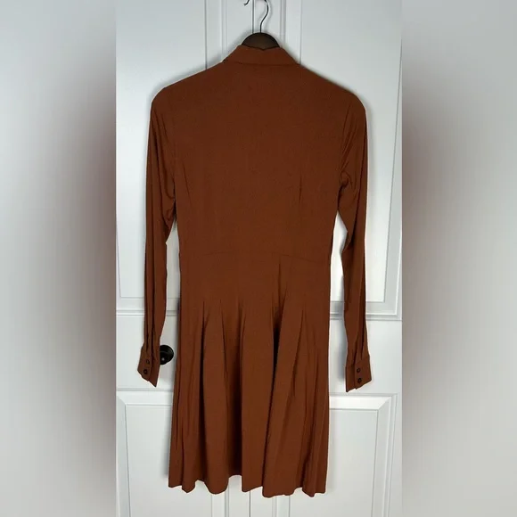 Elegant Brown Button-Up Dress - Picture 2 of 6